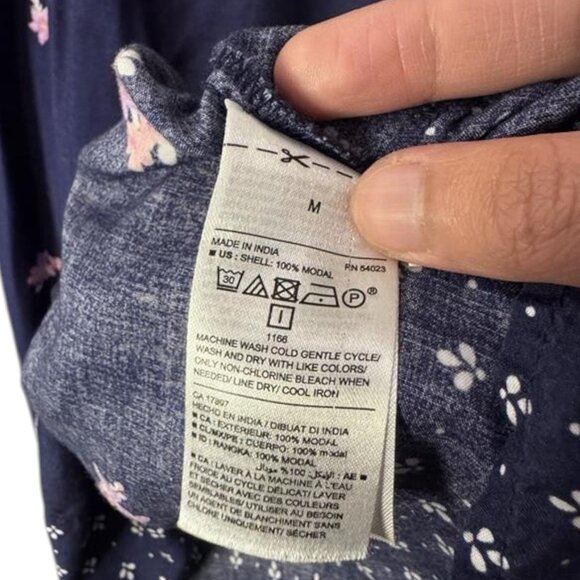 Old Navy navy blue button front mixed print poet blouse size M - Picture 6 of 6